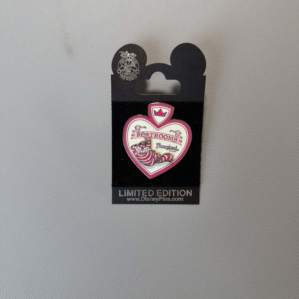 DISNEY PIN 3D ALICE CHESHIRE CAT HEART restrooms 2008